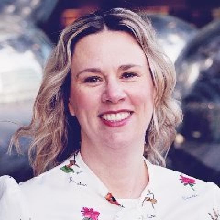 Photo of Tara Leslie